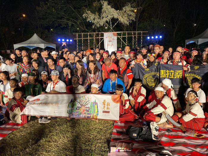 108年南區原住民族學生文化交流- 「Nii mu taan ka hako utux 看見彩虹原音之夜活動」-大合照
